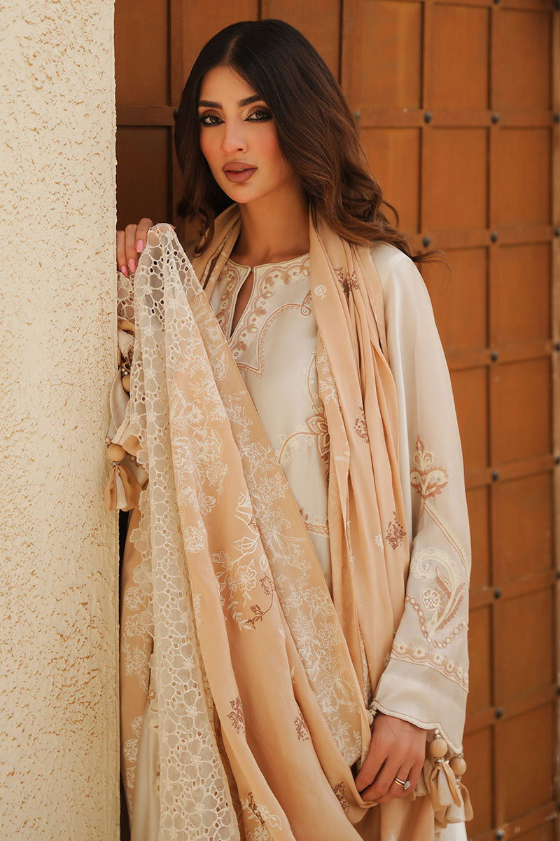https://www.amnaarshad.pk/images/thumbs/0006762_maneen-shirt-and-pants.jpeg