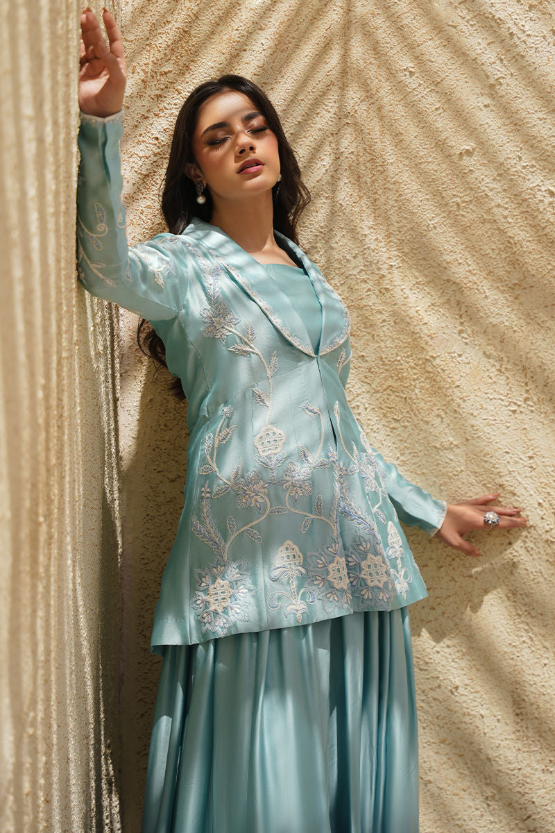 https://www.amnaarshad.pk/images/thumbs/0006784_rafi-jacket-blouse-and-dupatta.jpeg