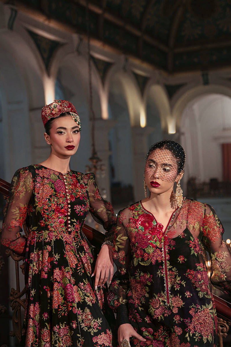 https://www.zainabsalman.com/images/thumbs/0006946_black-dahlia-kurta.jpeg