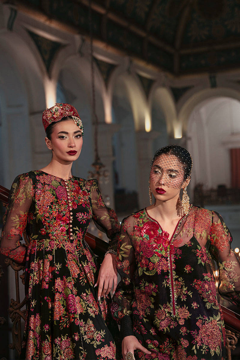 https://www.zainabsalman.com/images/thumbs/0006949_black-dahlia-kurta.jpeg