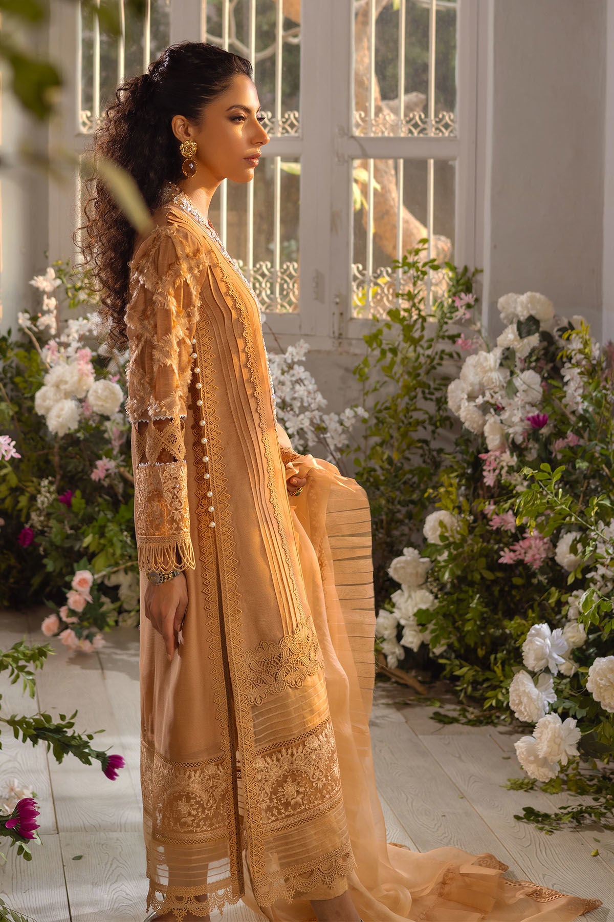 https://www.annusabrar.net/images/thumbs/0008162_roha-sand-gold-shirt-and-pants.jpeg