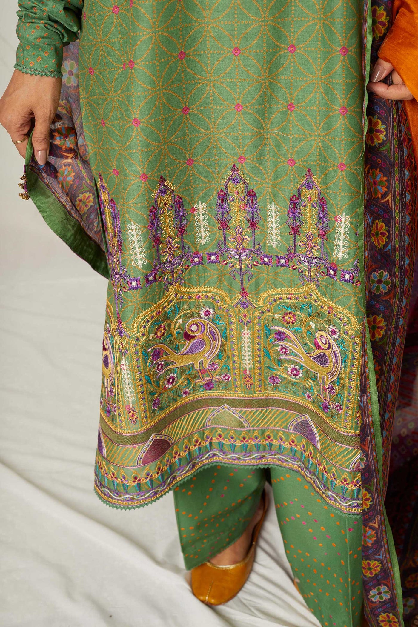 https://cdn.shopify.com/s/files/1/0886/3957/0230/files/0008_Gulbadan_Be_5d86a781-2eab-426b-9d3f-f2d99910f662.jpg?v=1721854417