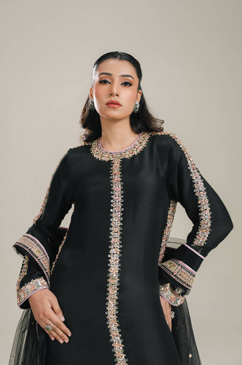 Lila In Silk (Black) - RTS