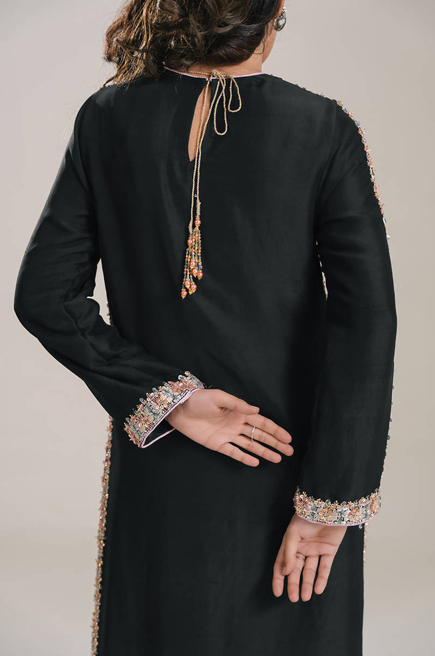 Lila In Silk (Black) - RTS