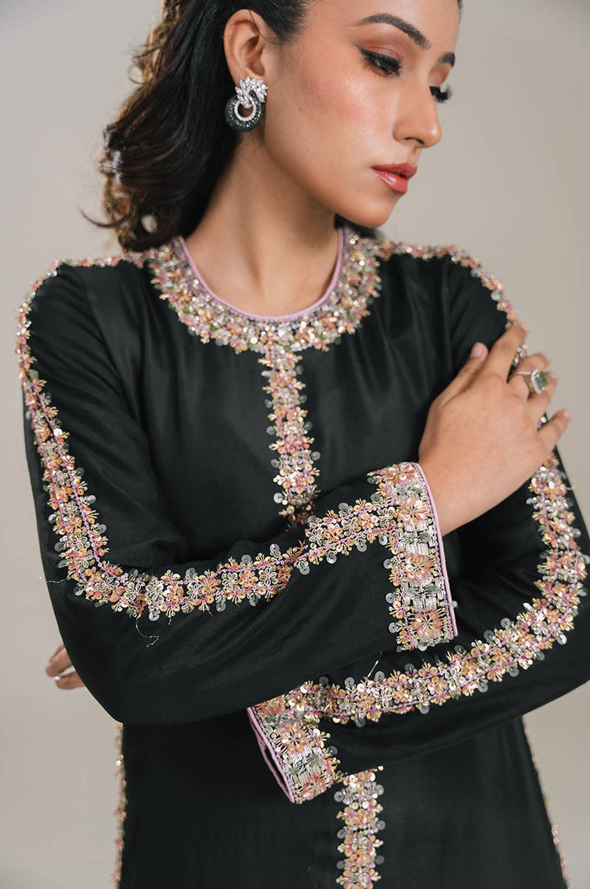 Lila In Silk (Black) - RTS