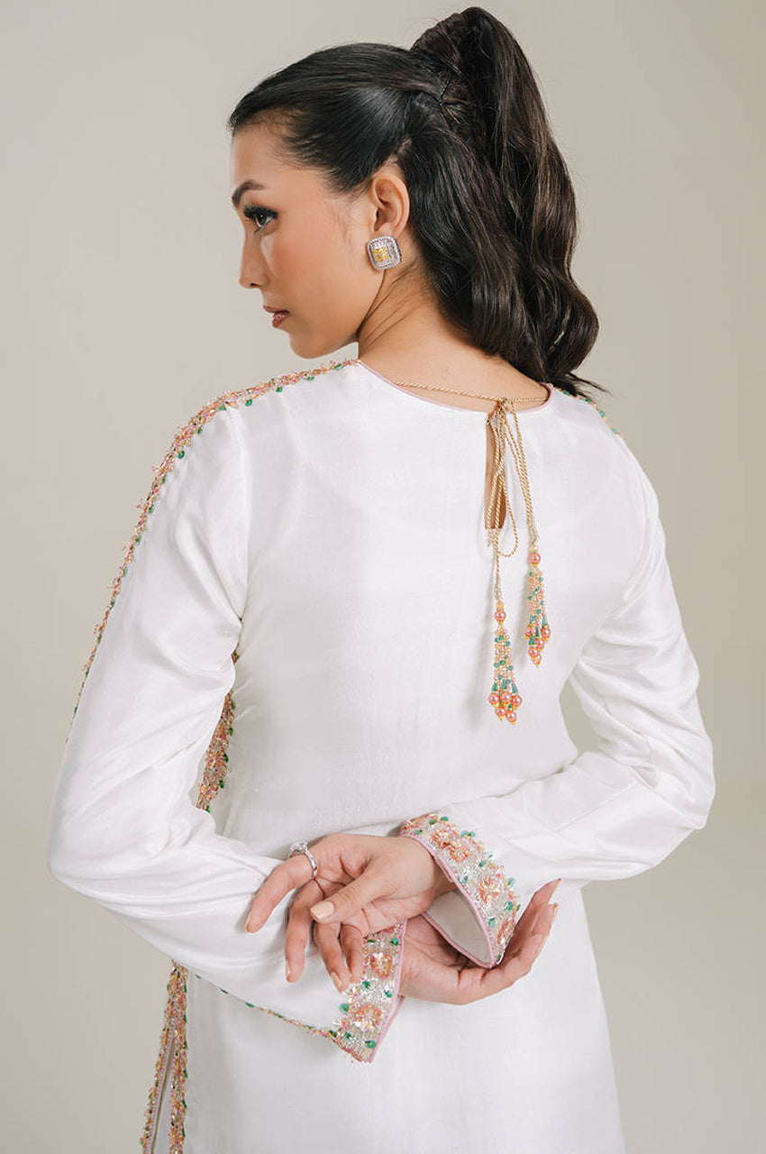 Lila In Silk (White)