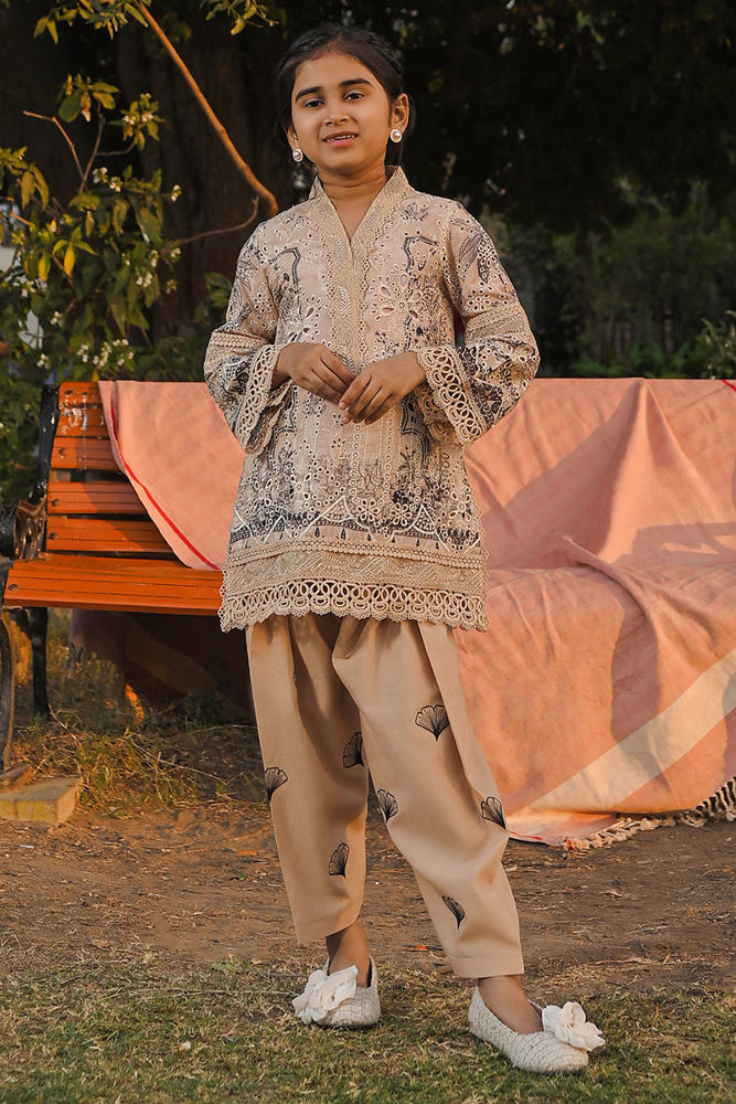 Sara - Girl with Timeless Appeal | Ansab Jahangir