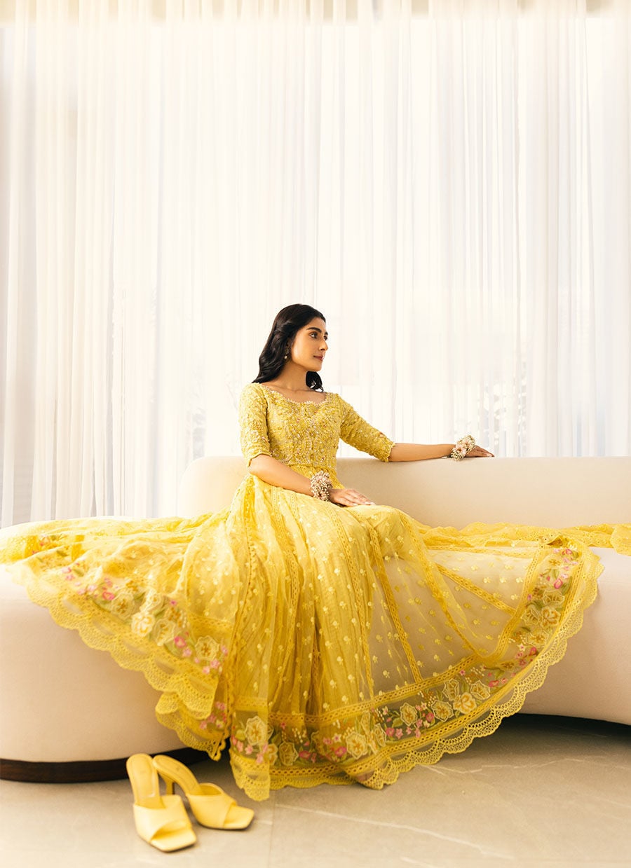 Ayeza Khan In Ray Kalidaar