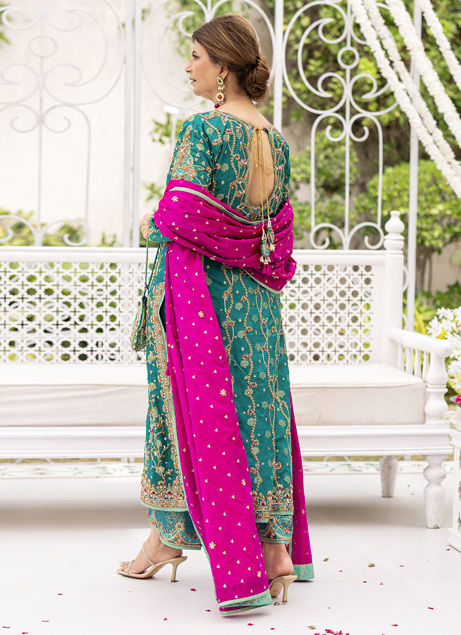 Farah Talib Aziz – Avisa Emerald Style