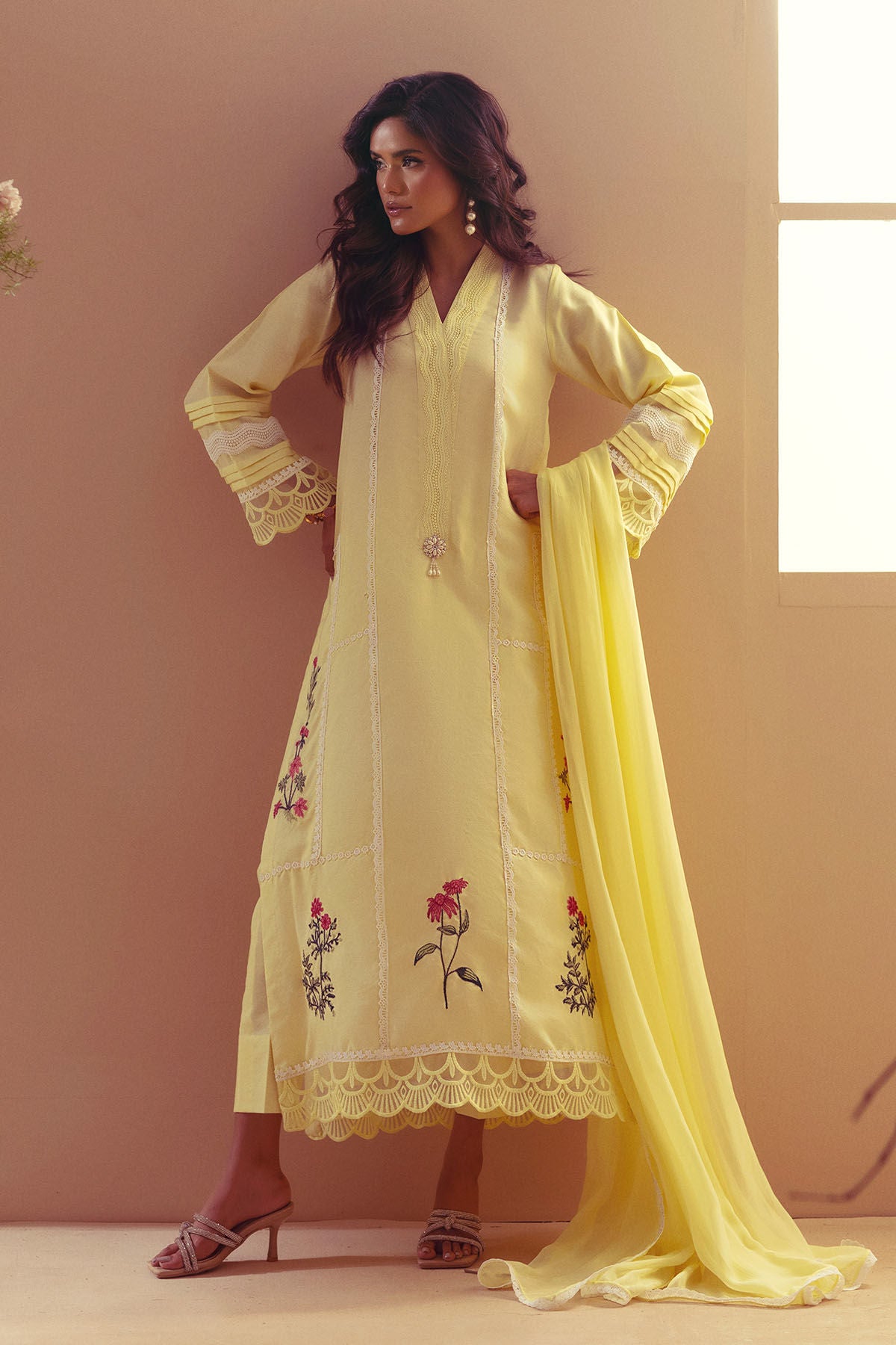 Taani (Shirt, Pants & Dupatta)