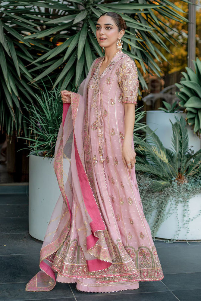 Ophelia with Timeless Appeal | Ansab Jahangir