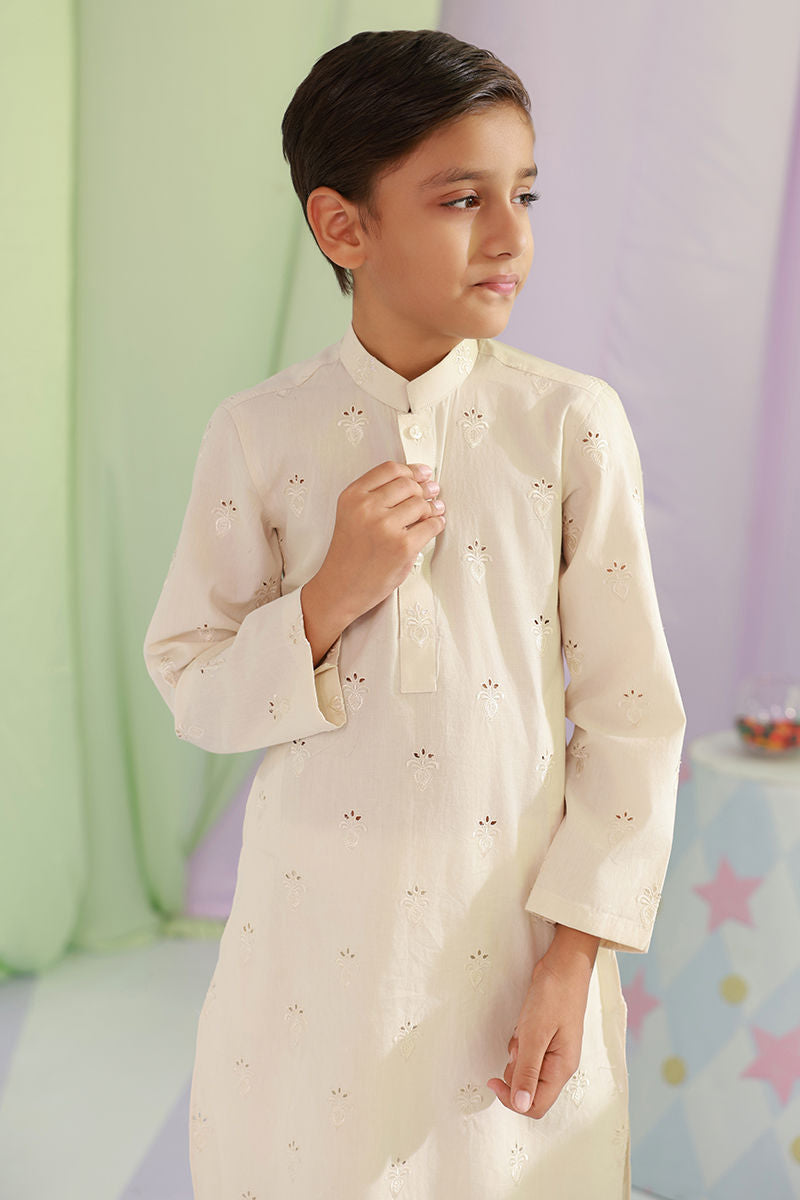 Blythe with Modern Styling | Ansab Jahangir