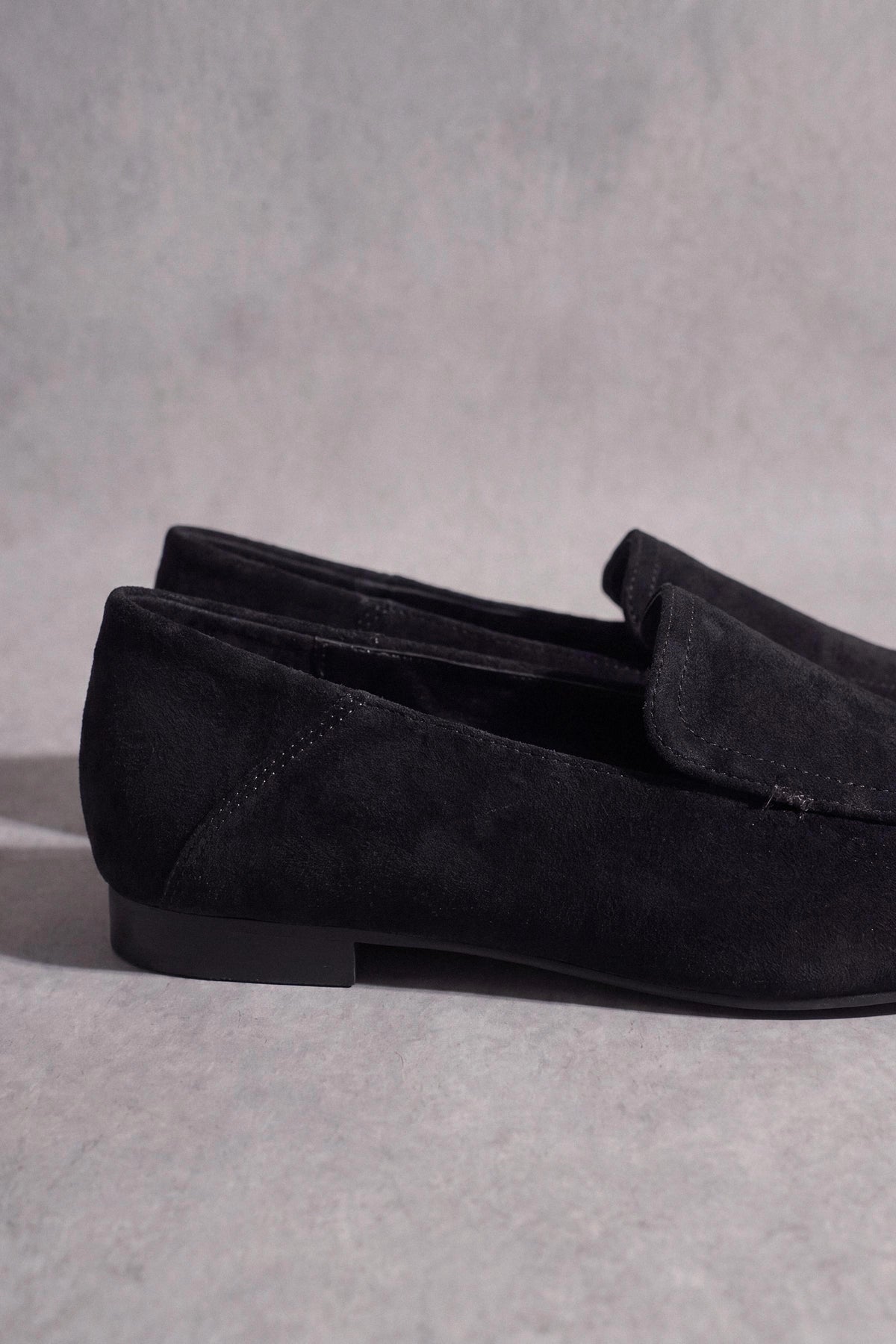 Black Loafers-1717632903