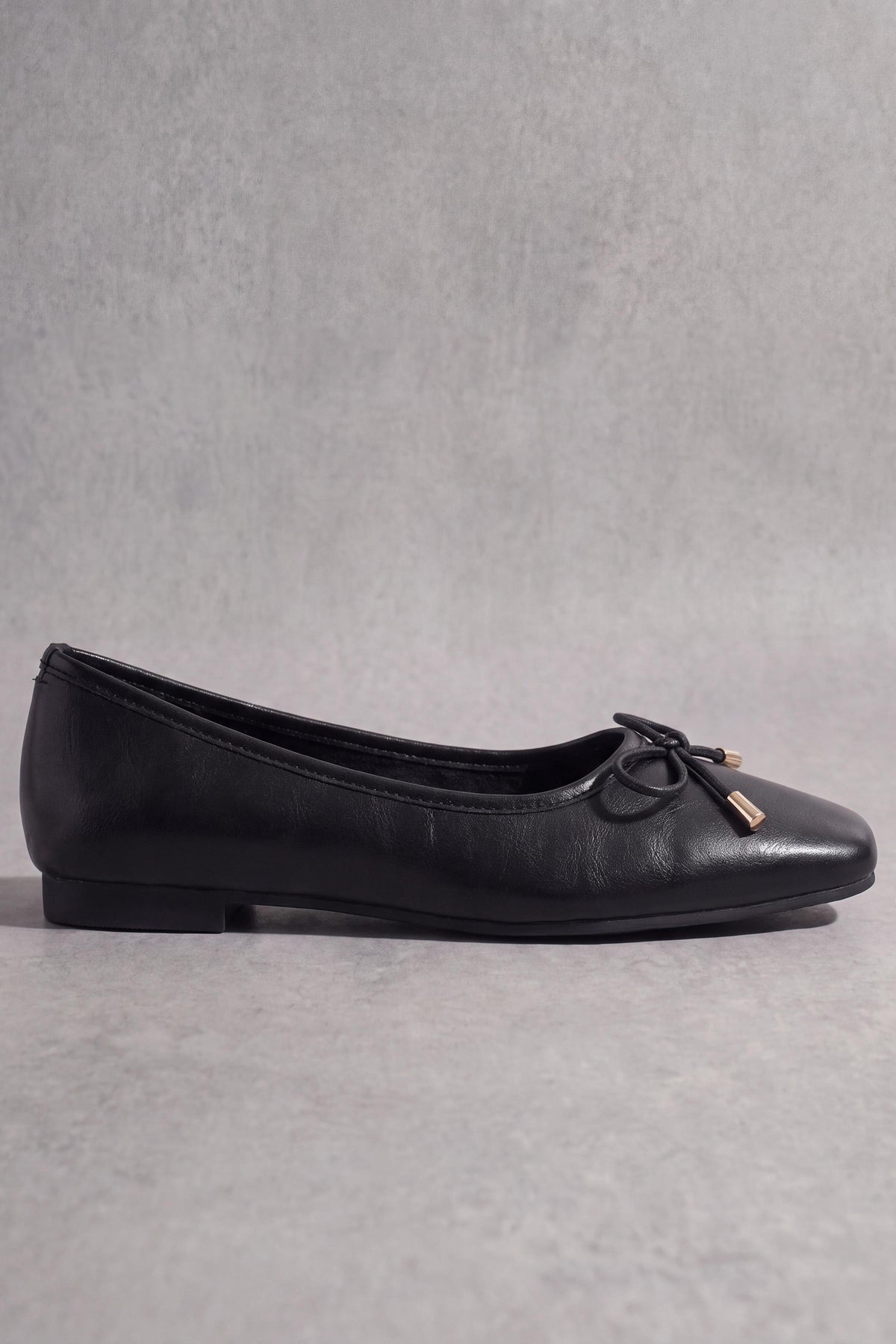 Black Loafers-1717642903