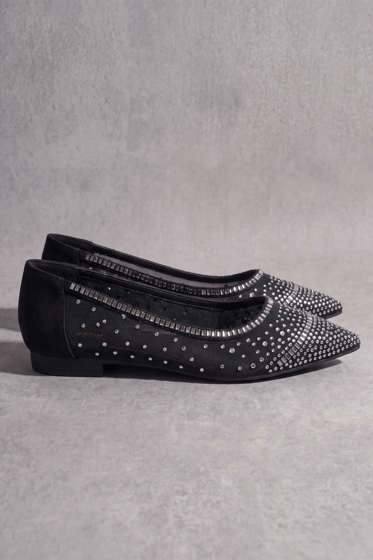 Black Pumps-1717652903