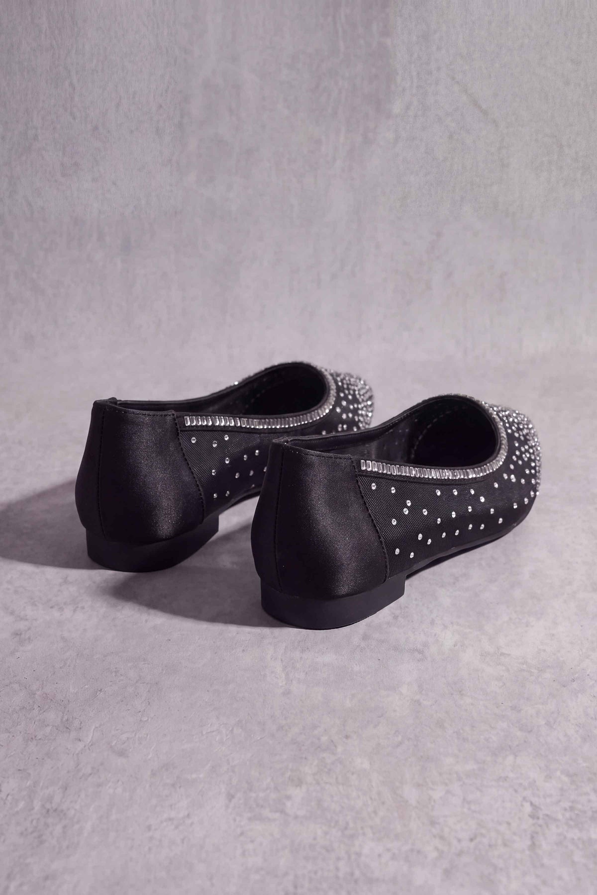 Black Pumps-1717652903