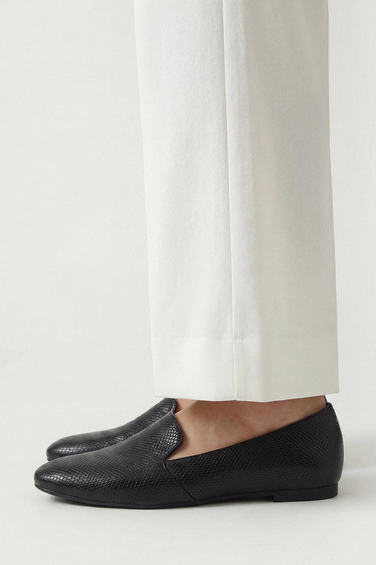 Black Pumps-1717682903