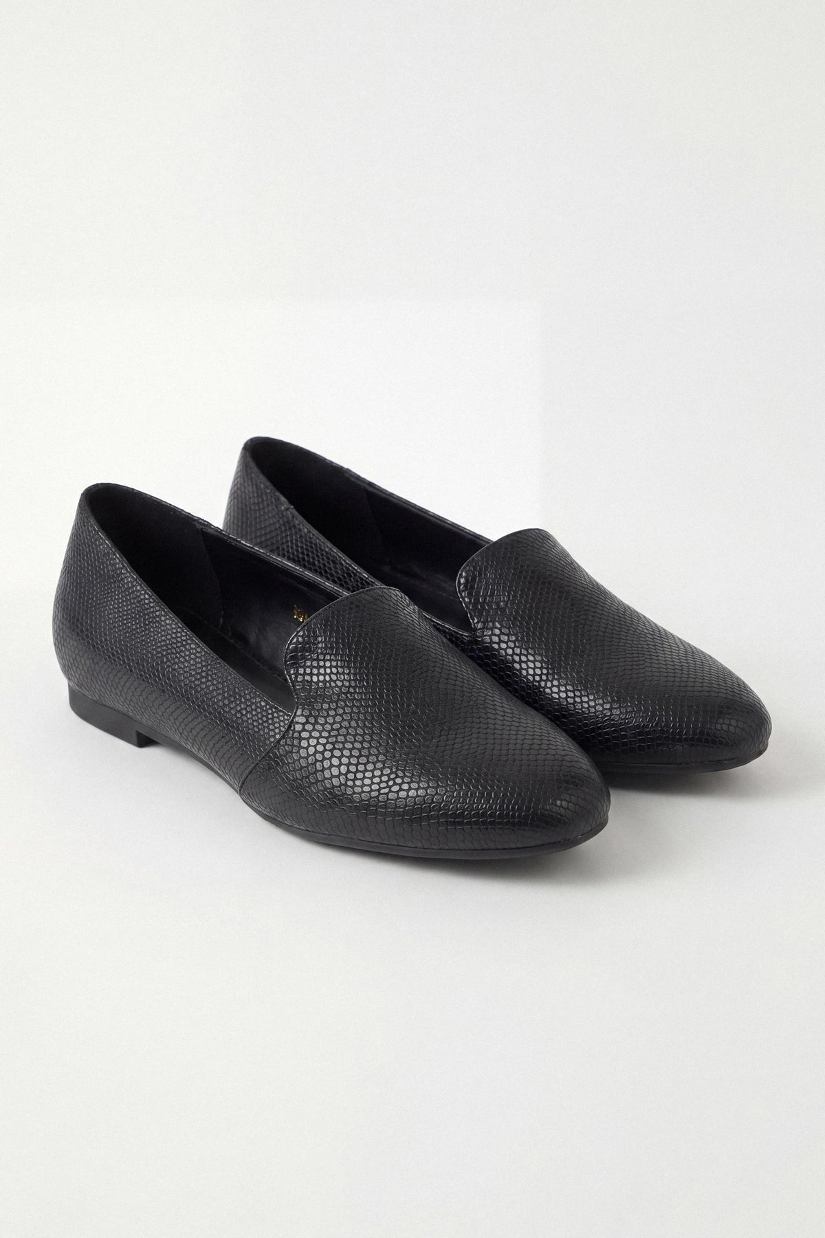 Black Pumps-1717682903