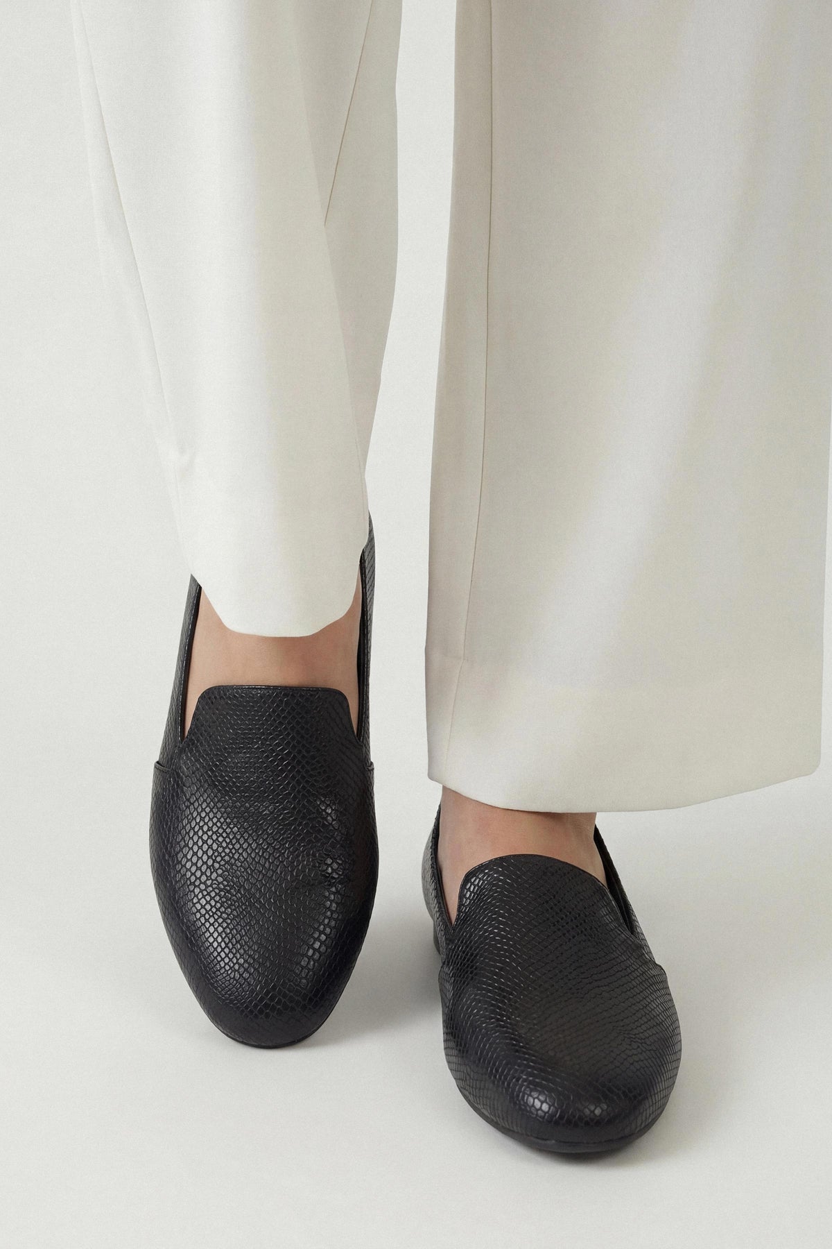 Black Pumps-1717682903