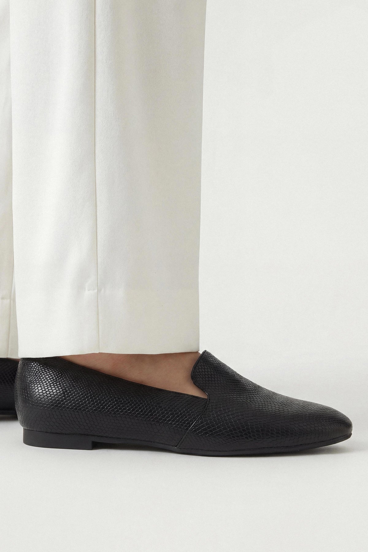 Black Pumps-1717682903