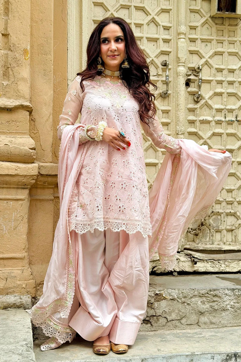 Lana with Timeless Appeal | Ansab Jahangir