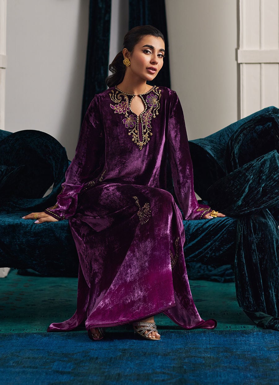 https://www.farahtalibaziz.com.pk/images/thumbs/0021084_nia-ombre-velvet-kaftan-with-pants-and-dupatta.jpeg
