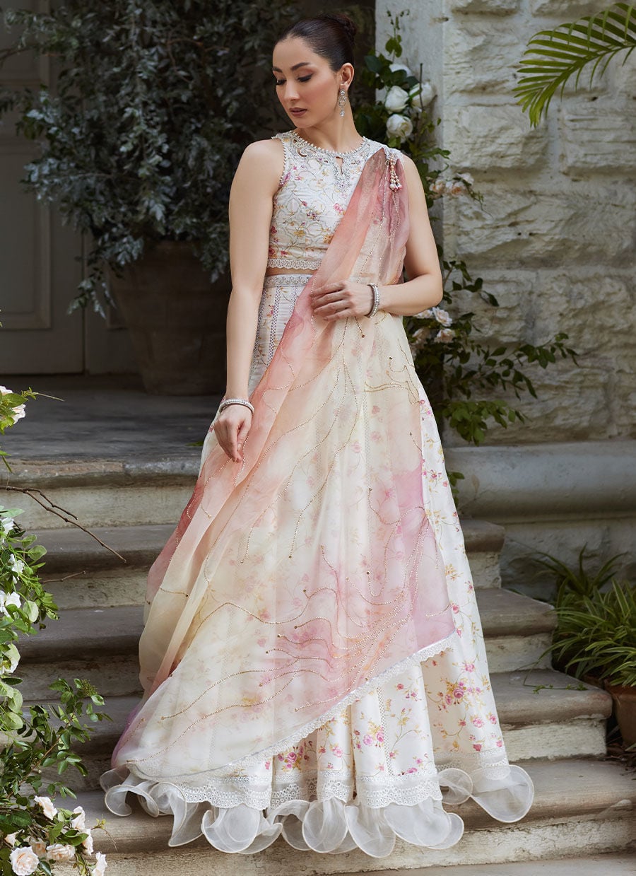 https://www.farahtalibaziz.com.pk/images/thumbs/0021168_lina-lehenga-choli.jpeg