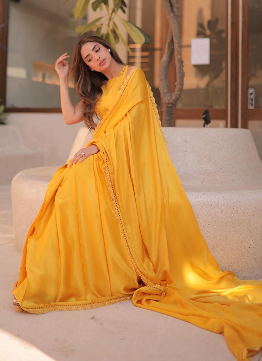 https://www.farahtalibaziz.com.pk/images/thumbs/0023797_saboor-aly-in-canary-yellow-saree.jpeg
