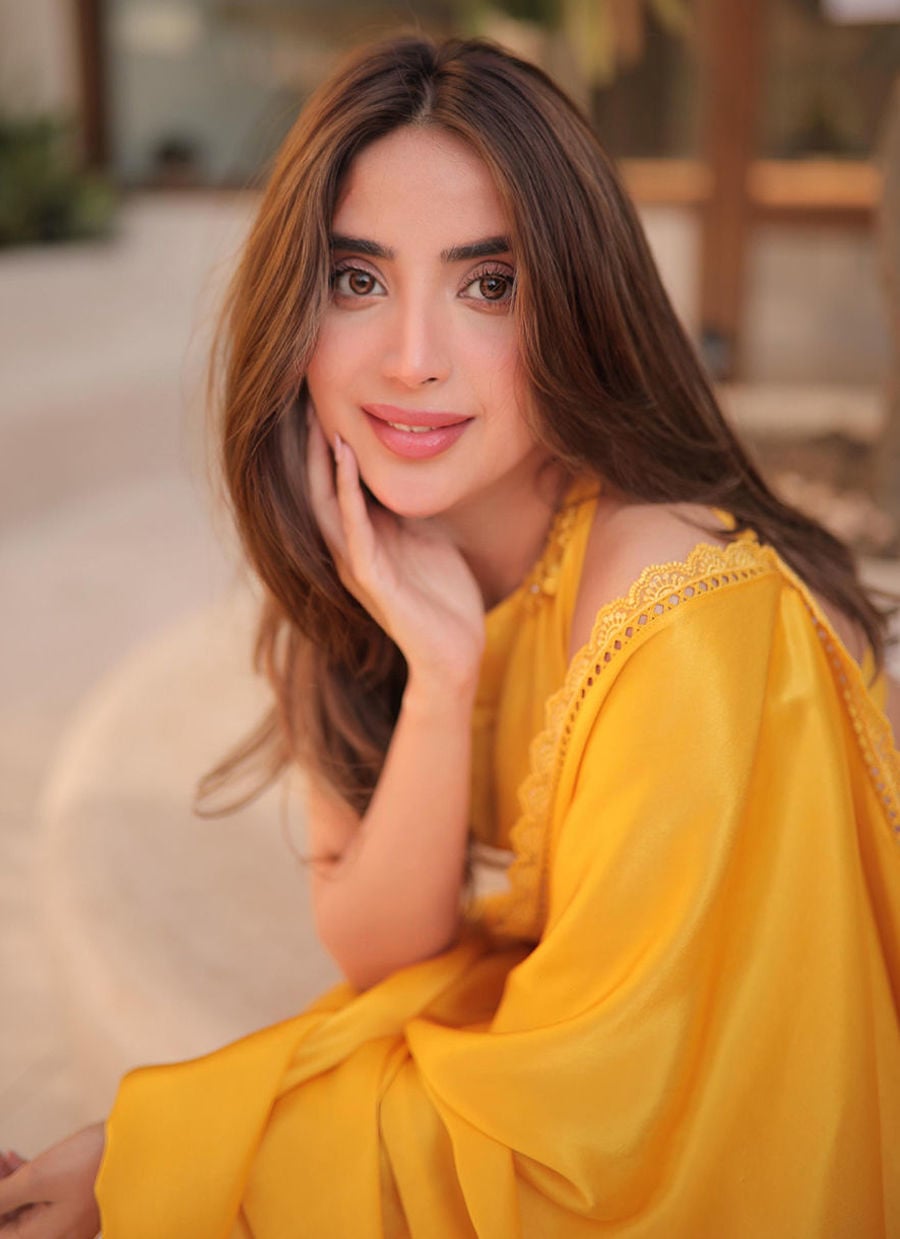 https://www.farahtalibaziz.com.pk/images/thumbs/0023802_saboor-aly-in-canary-yellow-saree.jpeg