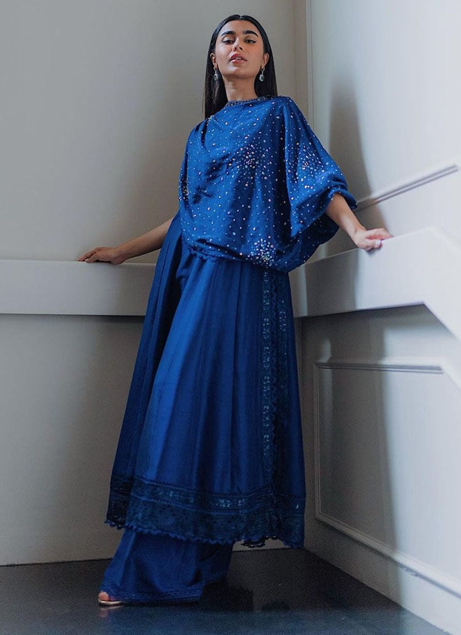 https://www.farahtalibaziz.com.pk/images/thumbs/0023819_sona-rafique-in-zennie-panelled-shirt.jpeg