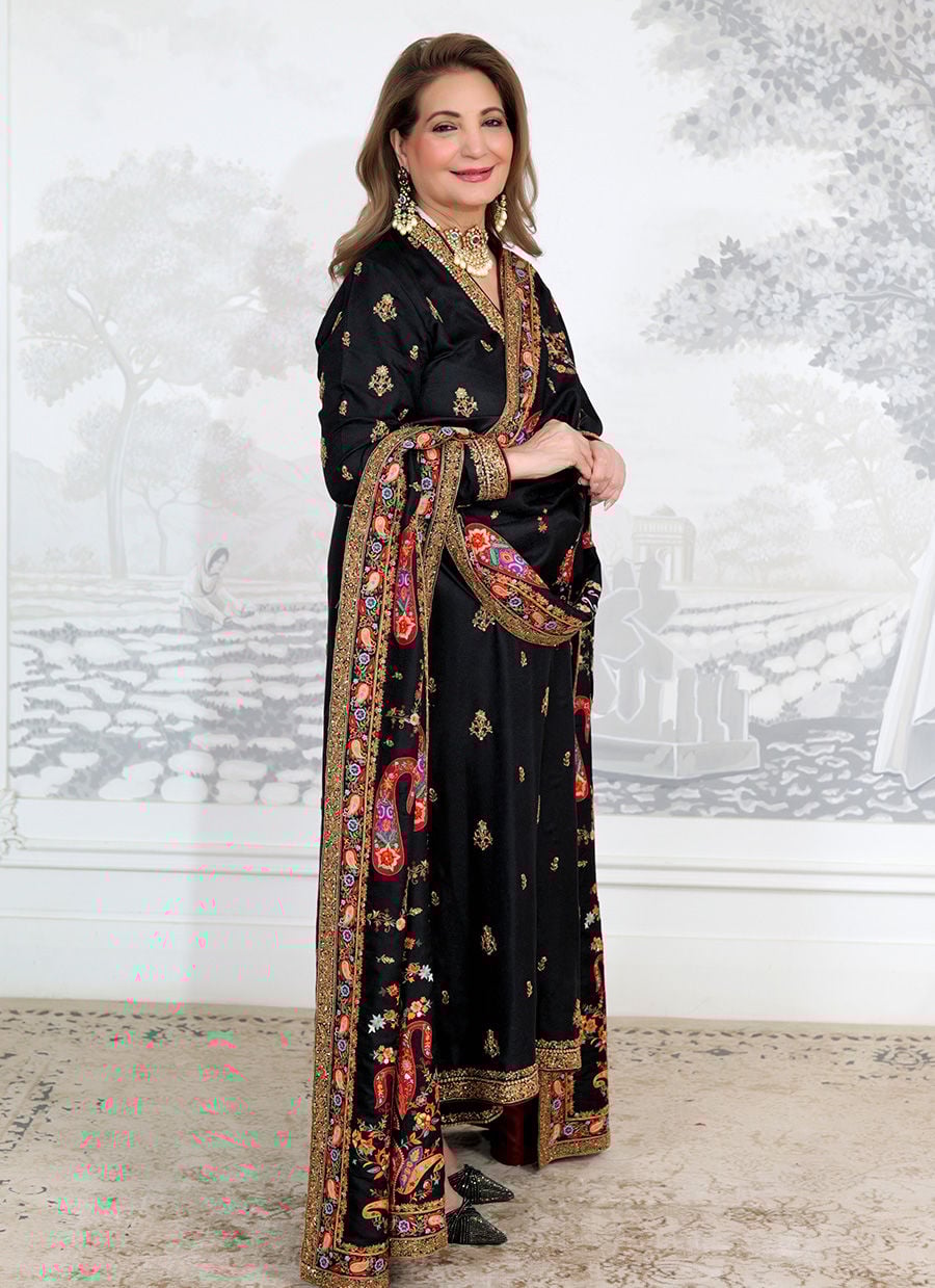 Mirea Black Shirt And Miniature Chaadar