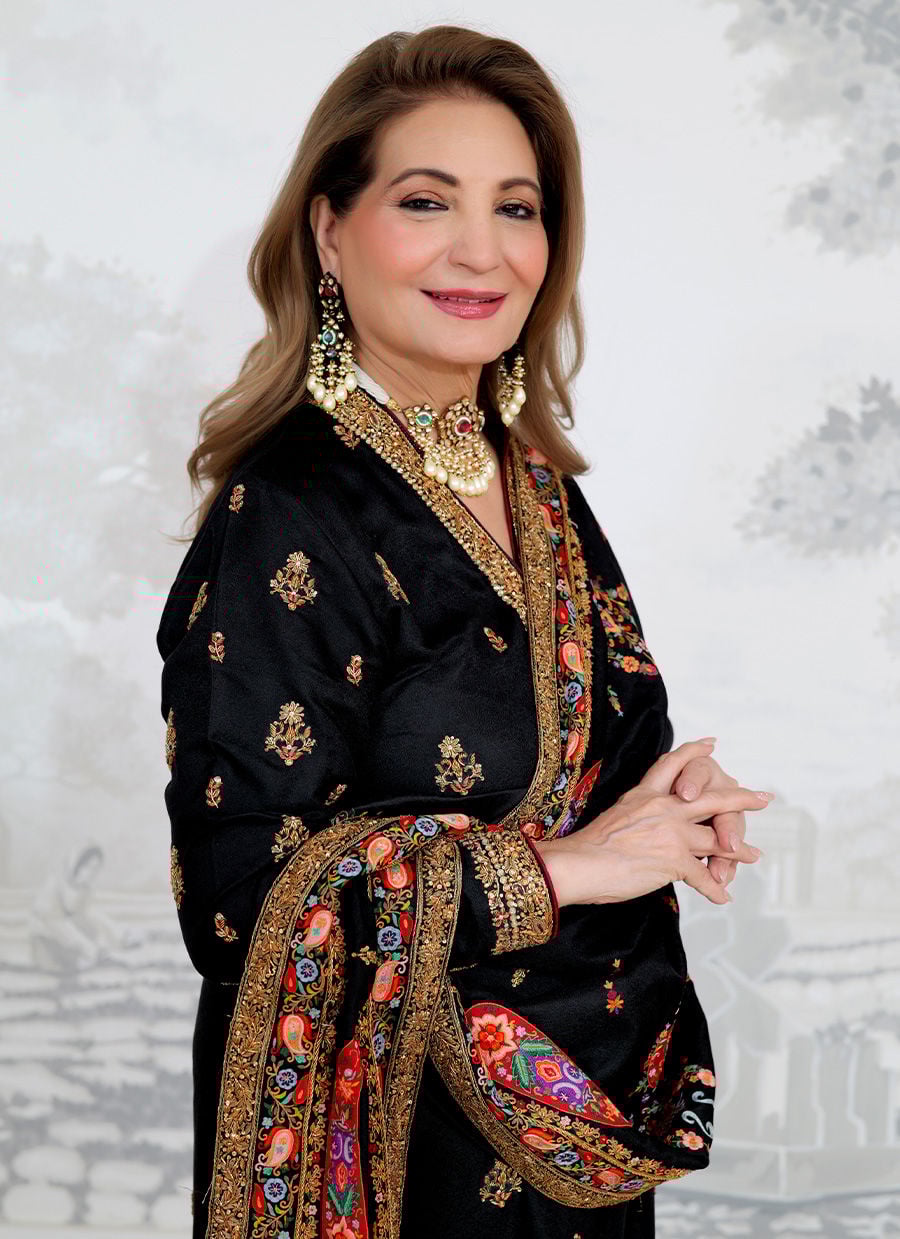 Mirea Black Shirt And Miniature Chaadar