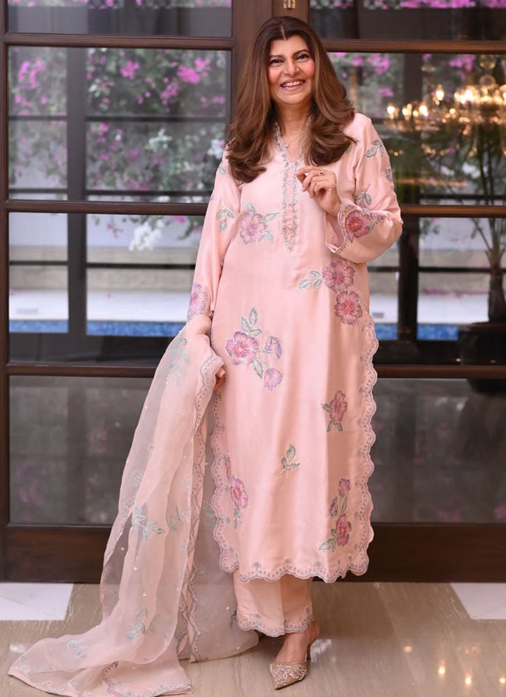https://www.farahtalibaziz.com.pk/images/thumbs/0025495_rubina-ashraf-in-fta-ensemble_1000.jpeg
