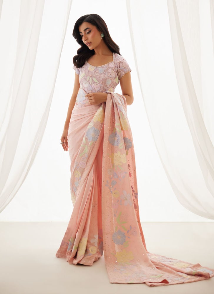 https://www.farahtalibaziz.com.pk/images/thumbs/0026018_neve-blush-saree-and-blouse_1000.jpeg