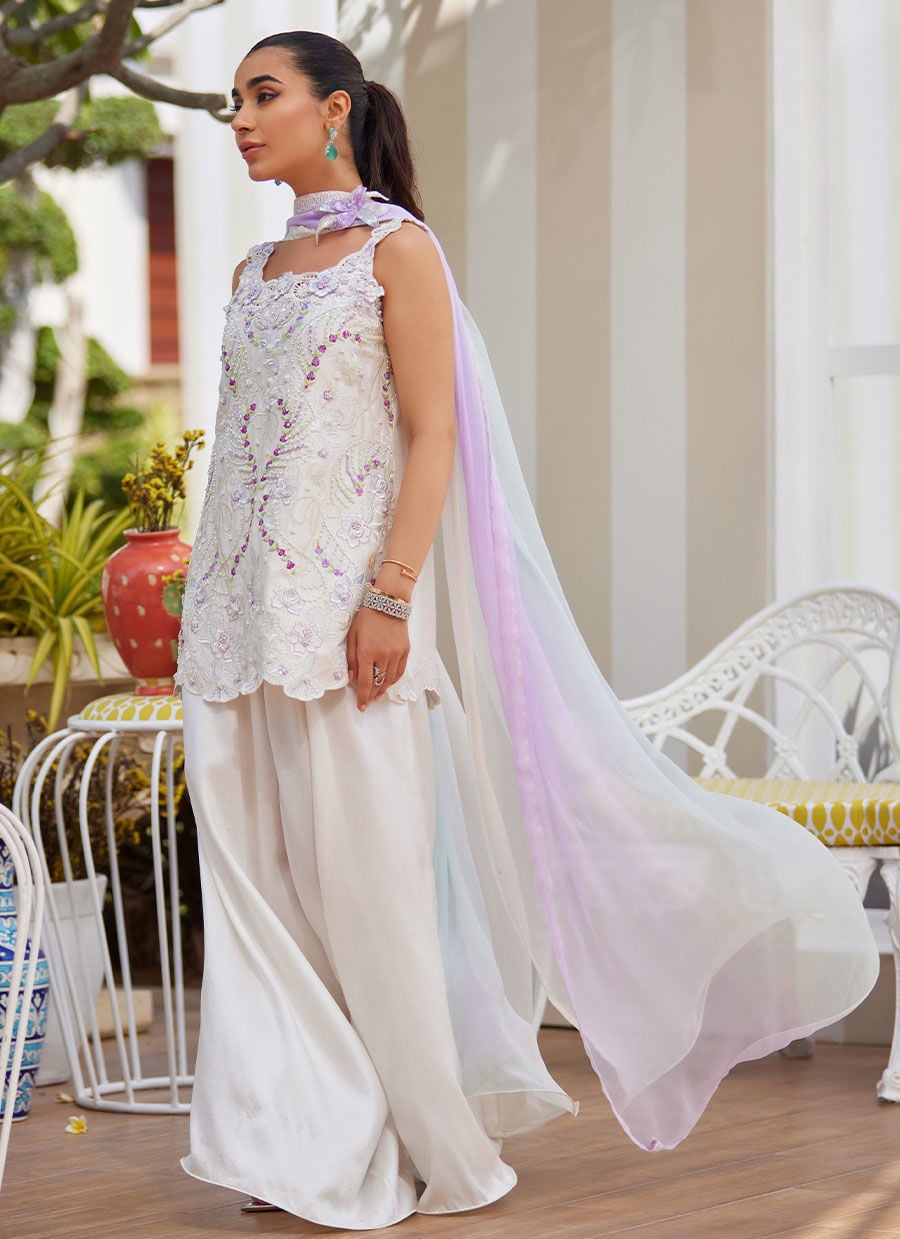 https://www.farahtalibaziz.com.pk/images/thumbs/0026340_amora-ivory-shirt-pants-and-dupatta.jpeg