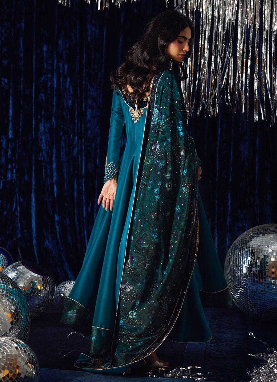 https://www.farahtalibaziz.com.pk/images/thumbs/0026859_the-verve-shawl.jpeg
