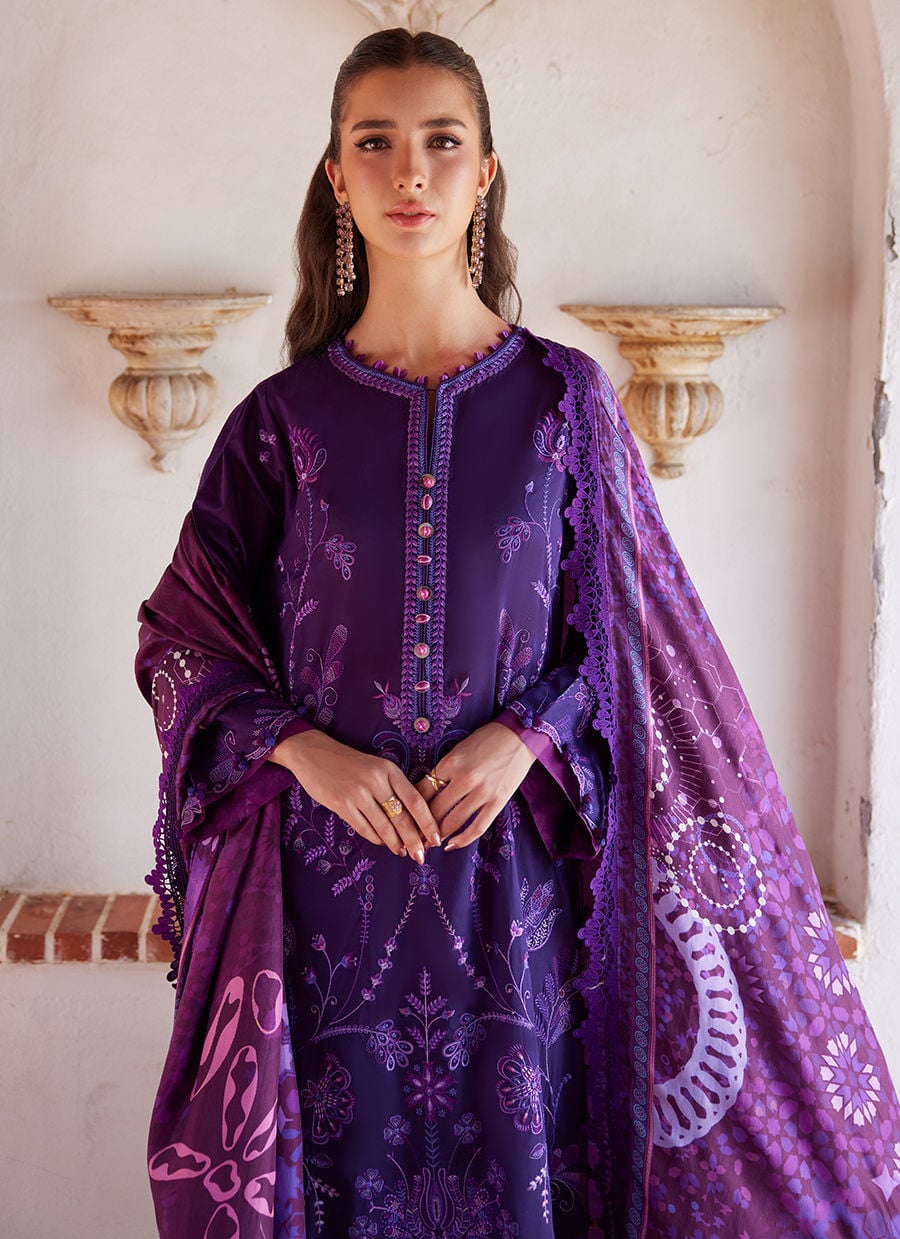 Farah Talib Aziz – Vicenta Violet Style