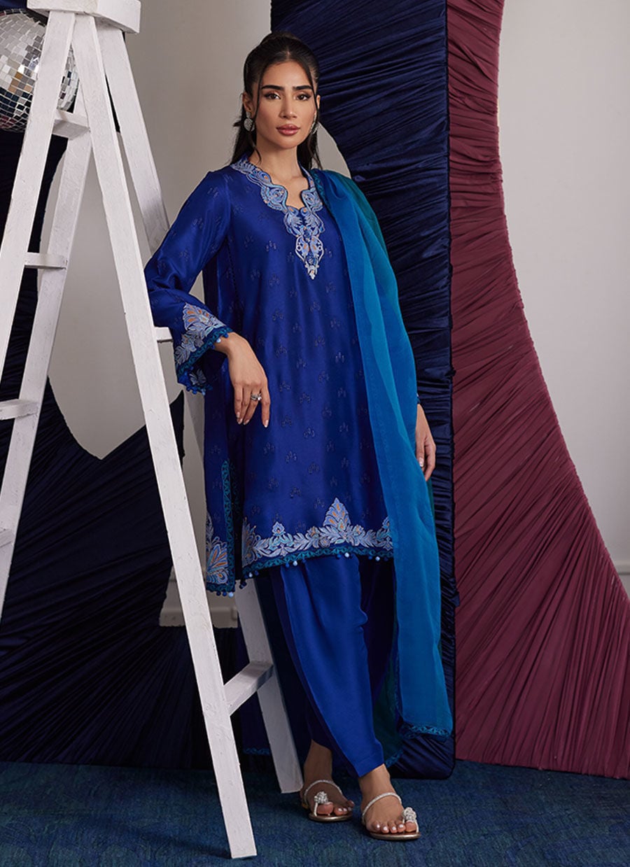 https://www.farahtalibaziz.com.pk/images/thumbs/0028636_aliza-azure-shirt-pants-and-dupatta.jpeg