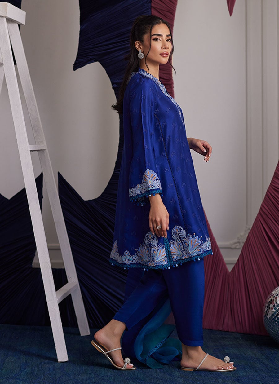 https://www.farahtalibaziz.com.pk/images/thumbs/0028638_aliza-azure-shirt-pants-and-dupatta.jpeg