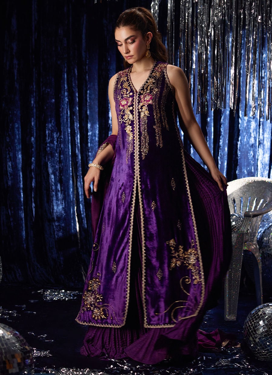 https://www.farahtalibaziz.com.pk/images/thumbs/0028734_amima-aubergine-shirt-and-dupatta.jpeg