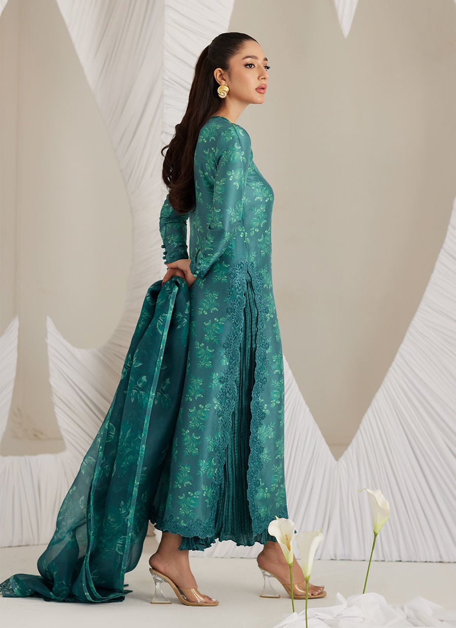 https://www.farahtalibaziz.com.pk/images/thumbs/0028761_camilla-emerald-shirt-and-dupatta.jpeg