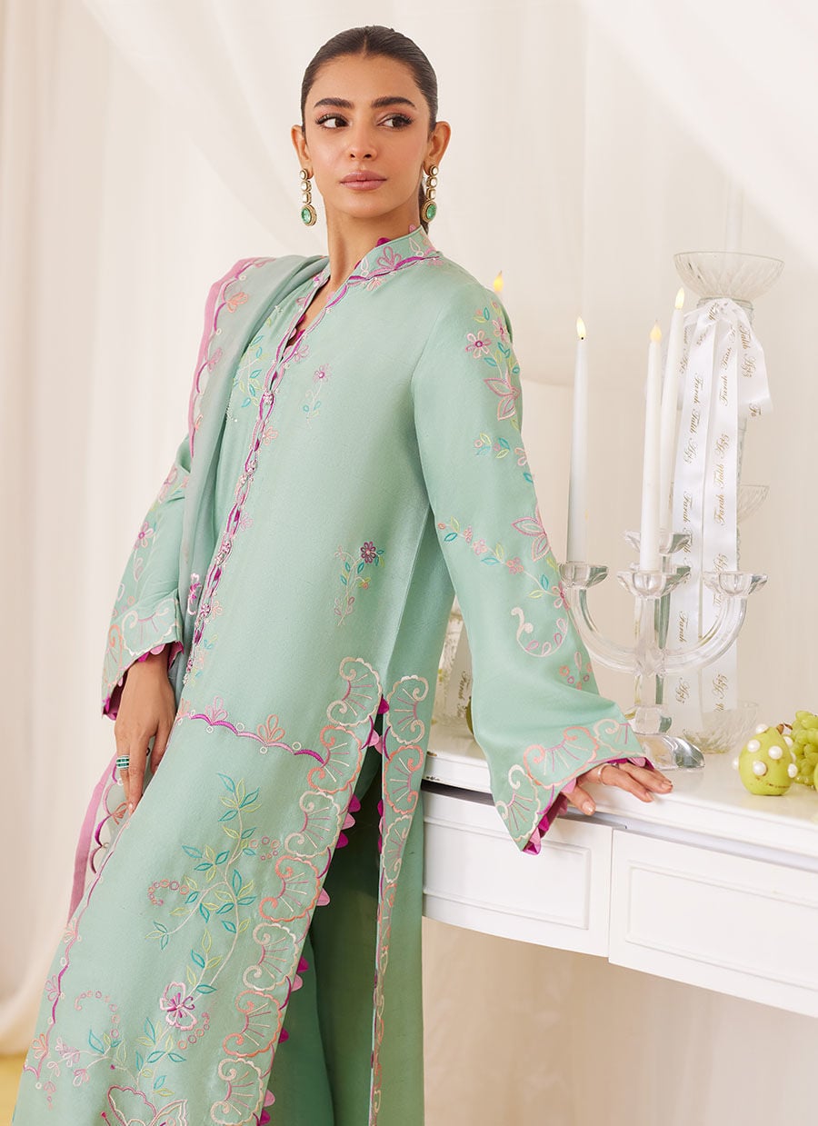 https://www.farahtalibaziz.com.pk/images/thumbs/0028817_petra-fern-green-embroidered-shirt-and-dupatta.jpeg