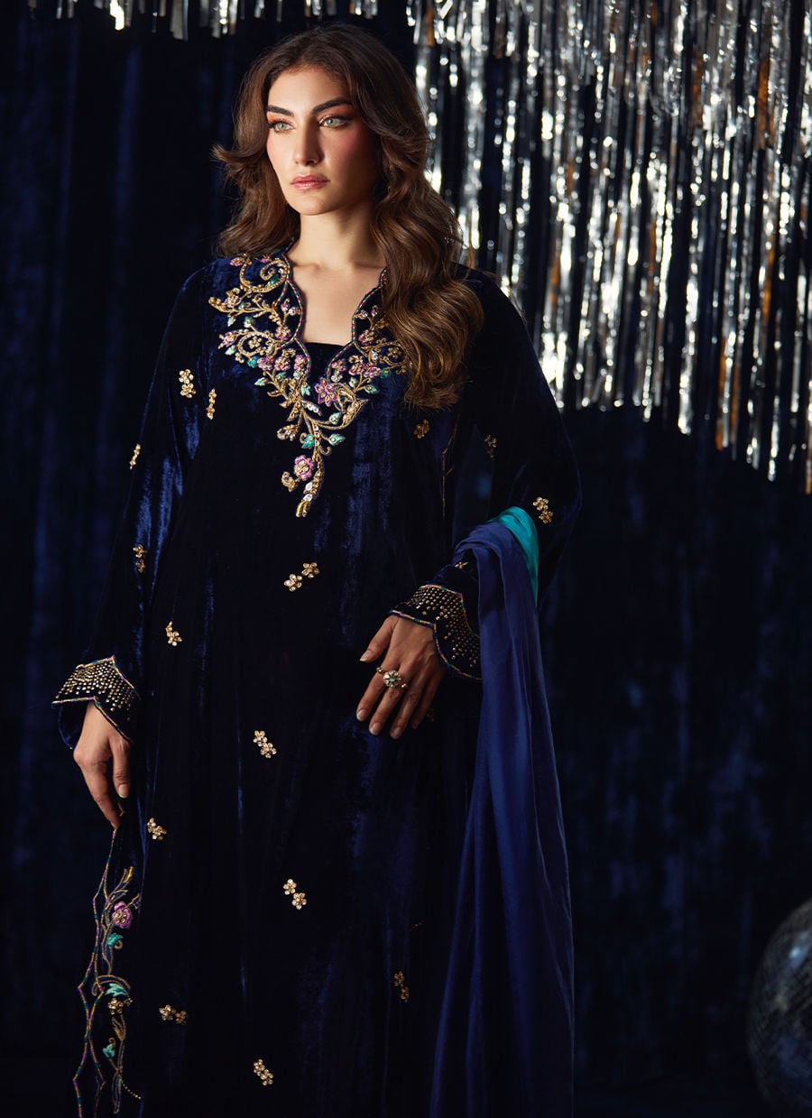 https://www.farahtalibaziz.com.pk/images/thumbs/0028963_valeh-navy-shirt-and-dupatta-with-pants.jpeg