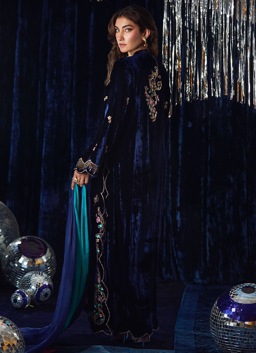 https://www.farahtalibaziz.com.pk/images/thumbs/0028964_valeh-navy-shirt-and-dupatta-with-pants.jpeg