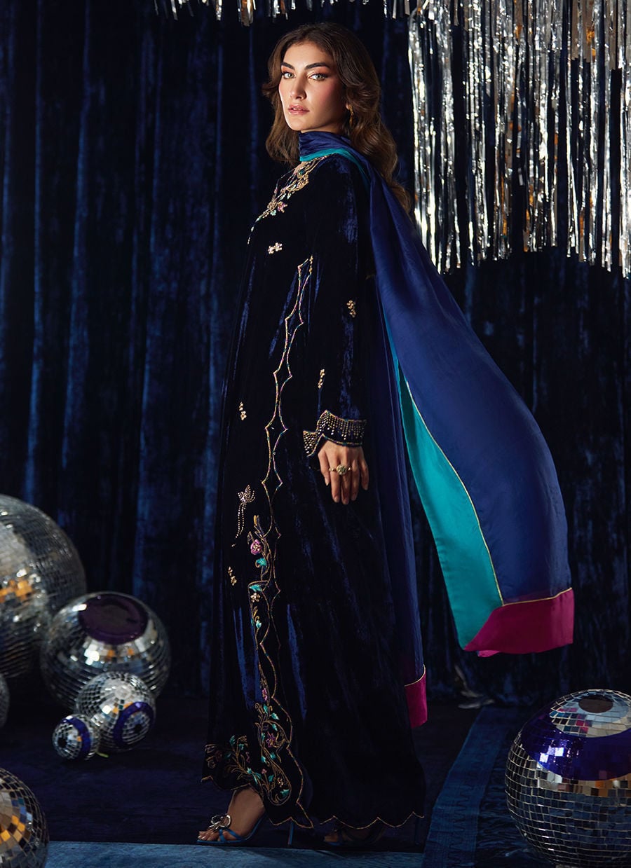 https://www.farahtalibaziz.com.pk/images/thumbs/0028966_valeh-navy-shirt-and-dupatta-with-pants.jpeg