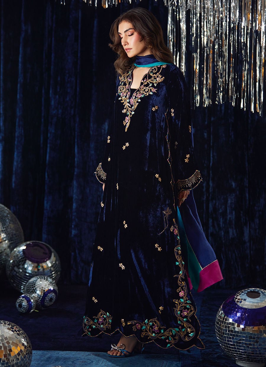 https://www.farahtalibaziz.com.pk/images/thumbs/0028967_valeh-navy-shirt-and-dupatta-with-pants.jpeg
