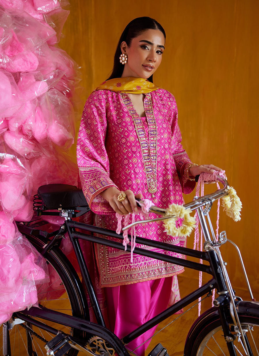 https://www.farahtalibaziz.com.pk/images/thumbs/0030622_nazli-hot-pink-shirt-and-dupatta.jpeg