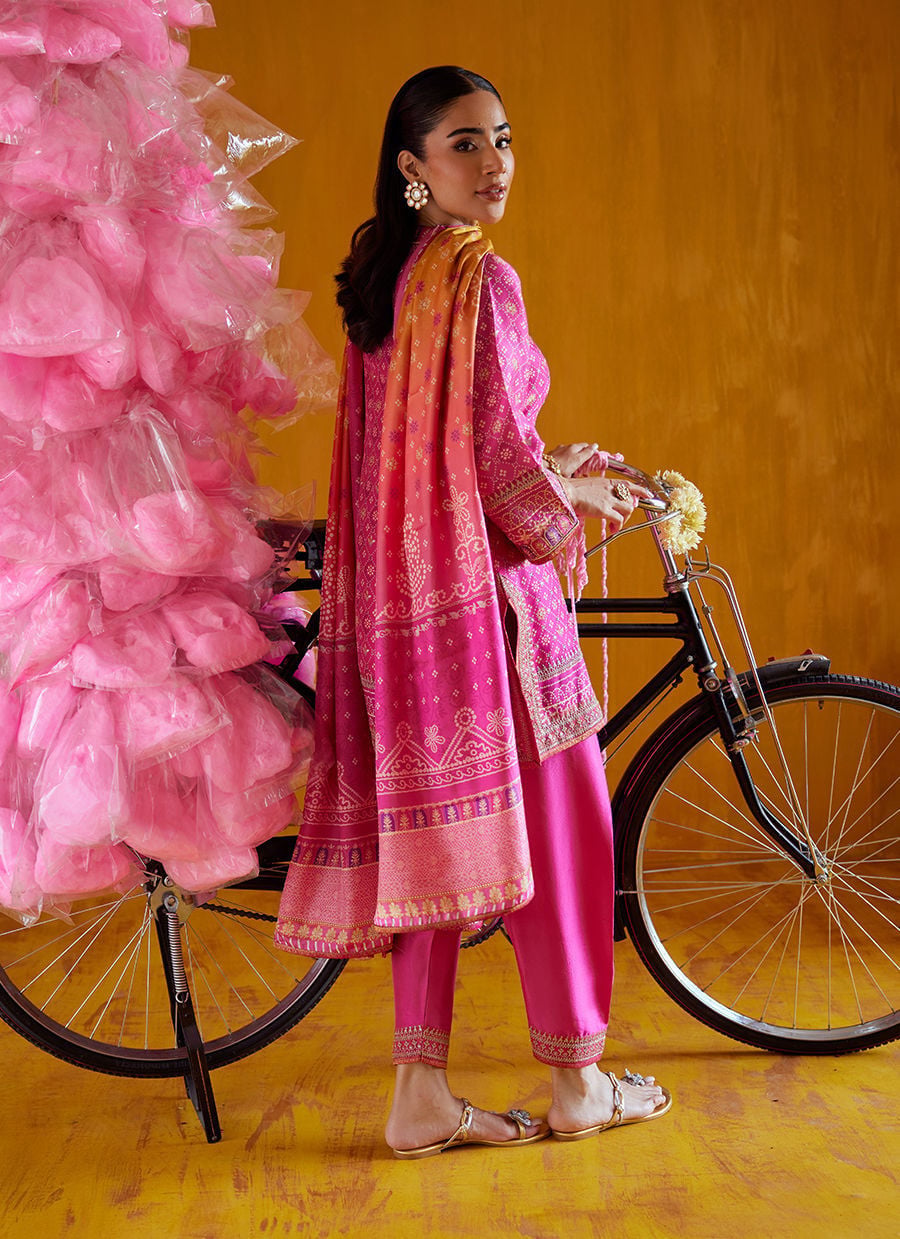 https://www.farahtalibaziz.com.pk/images/thumbs/0030624_nazli-hot-pink-shirt-and-dupatta.jpeg