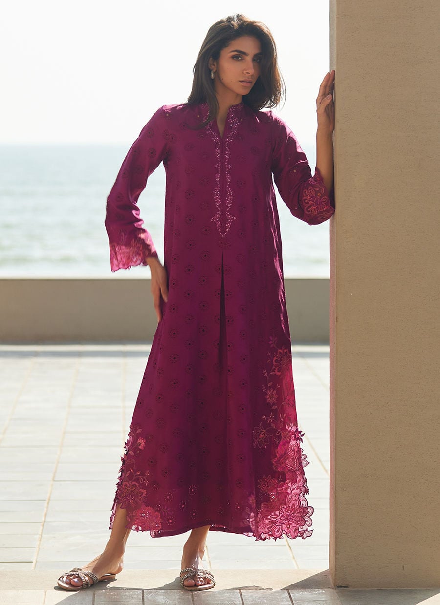 https://www.farahtalibaziz.com.pk/images/thumbs/0030662_marbella-magenta-silk-kaftan.jpeg