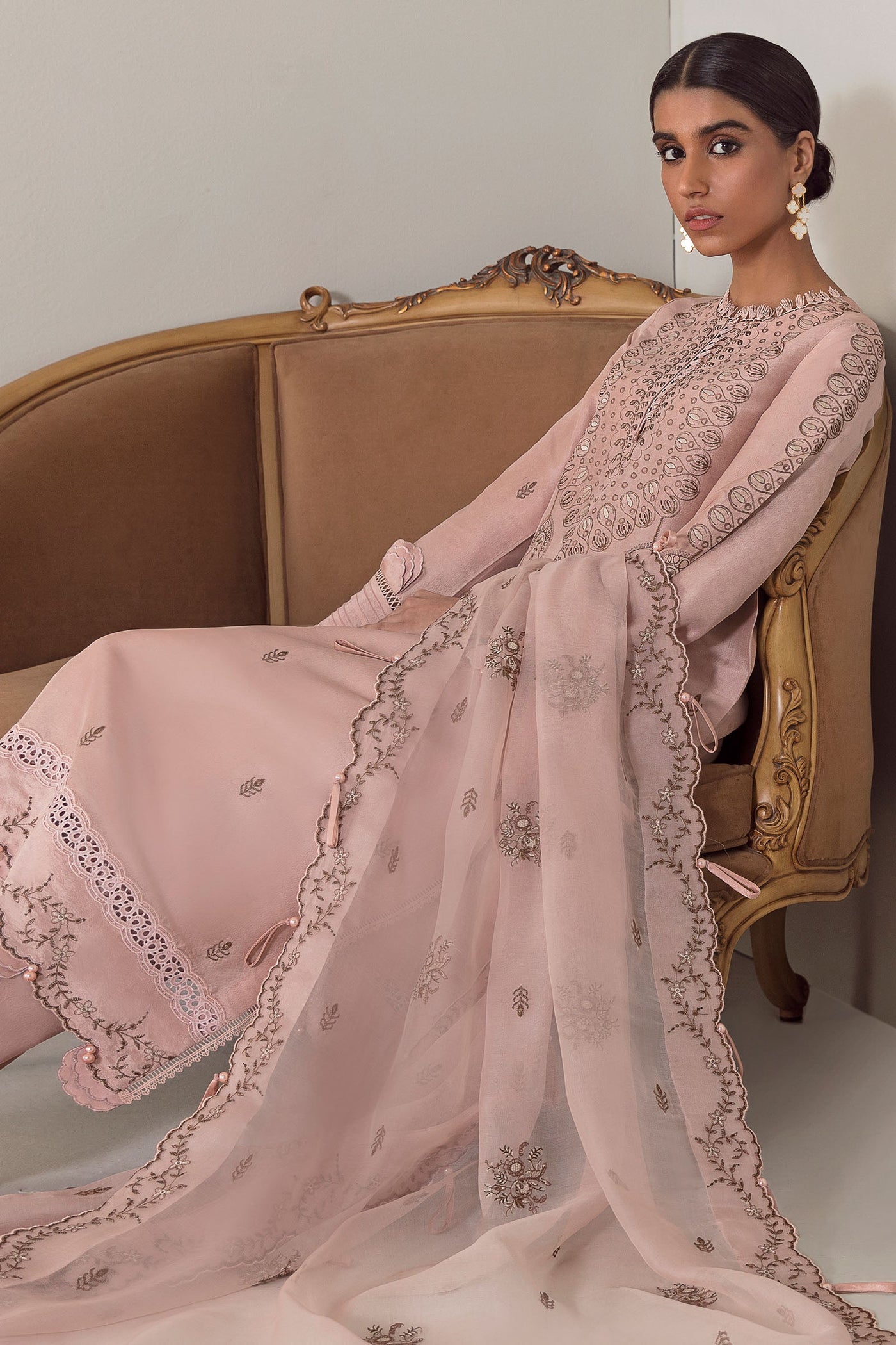 https://cdn.shopify.com/s/files/1/1678/4755/products/01_0029_1O9A6554_865db7f4-b2fd-4395-8083-38c9a849961c.jpg?v=1631168875